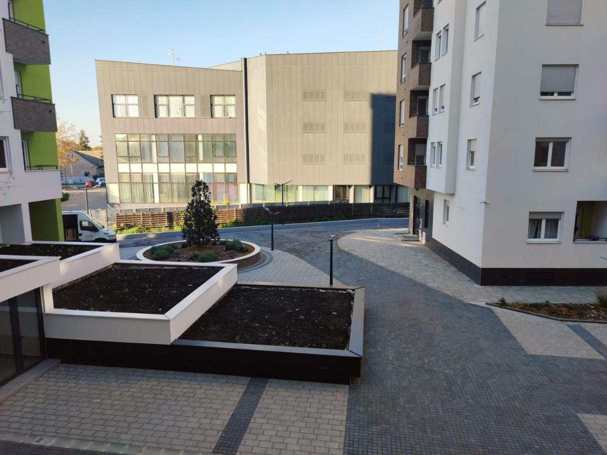 Center Firefly Gardens Apartment Novi Sad Exterior foto