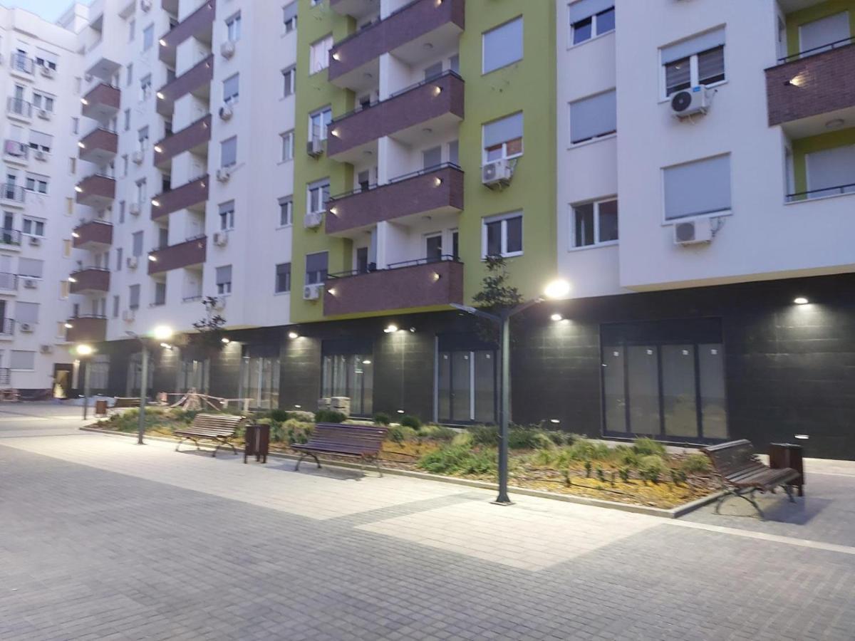 Center Firefly Gardens Apartment Novi Sad Exterior foto